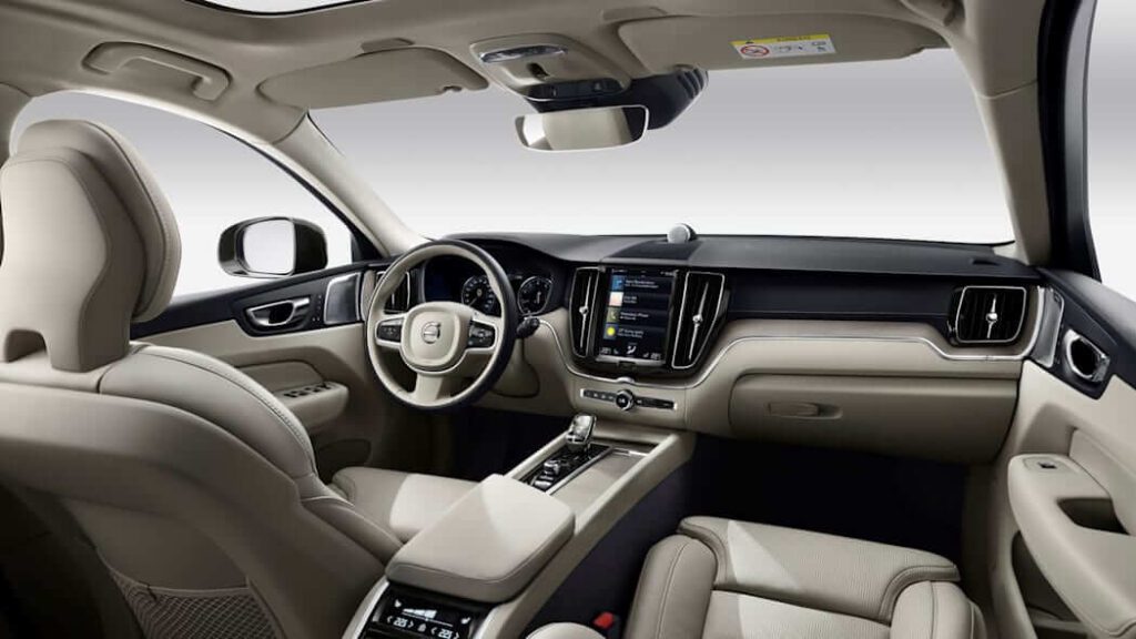Volvo 2021 XC60 בפנים
