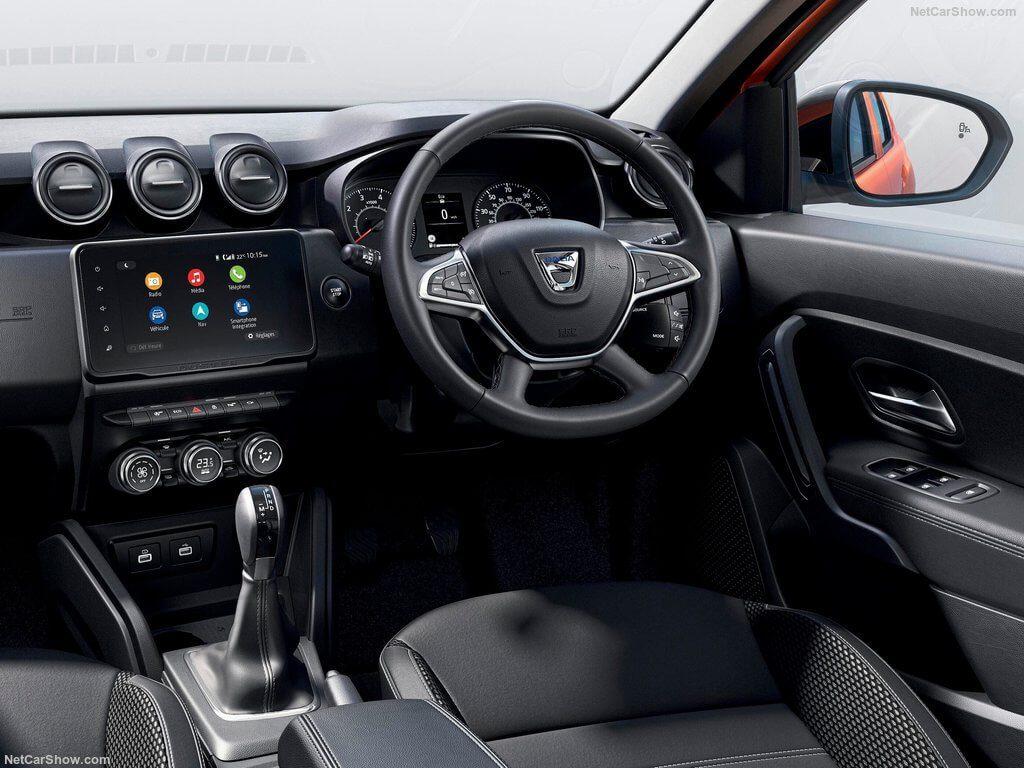 Dacia Duster 2022 בפנים
