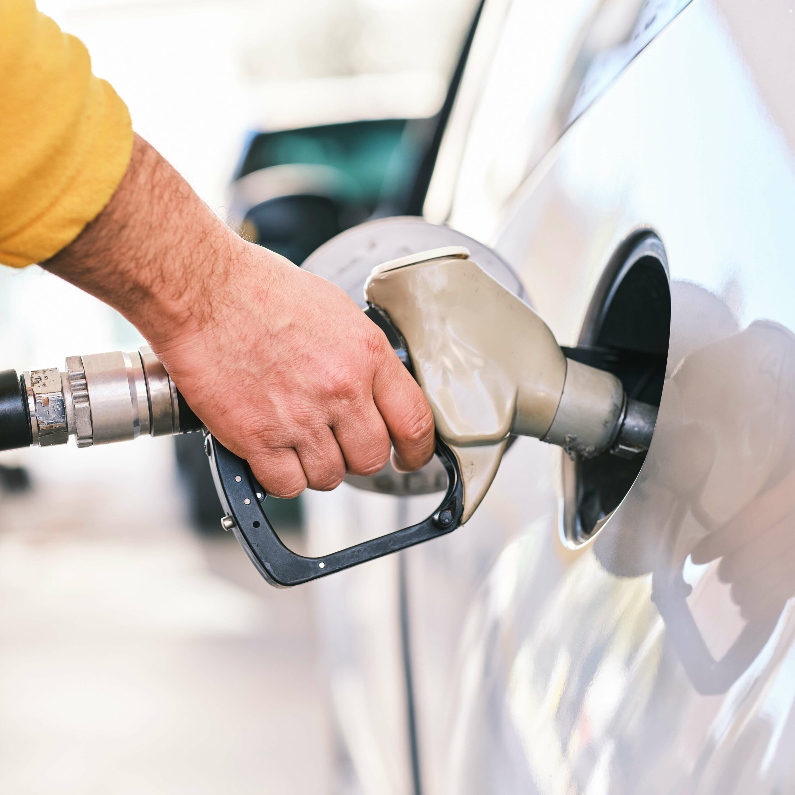 האם דלק זול יותר מחשמל?